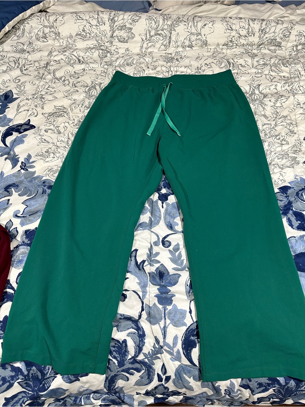 Women’s Green Pull-On Lounge Pants